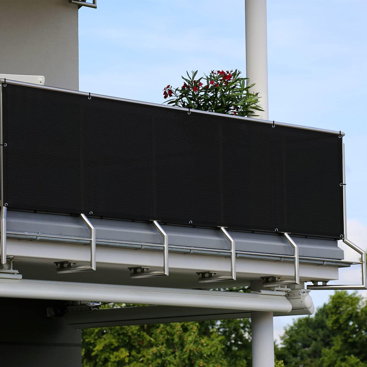 SUNLAX privacy screen note highlighting elastic tolerance and safety tips