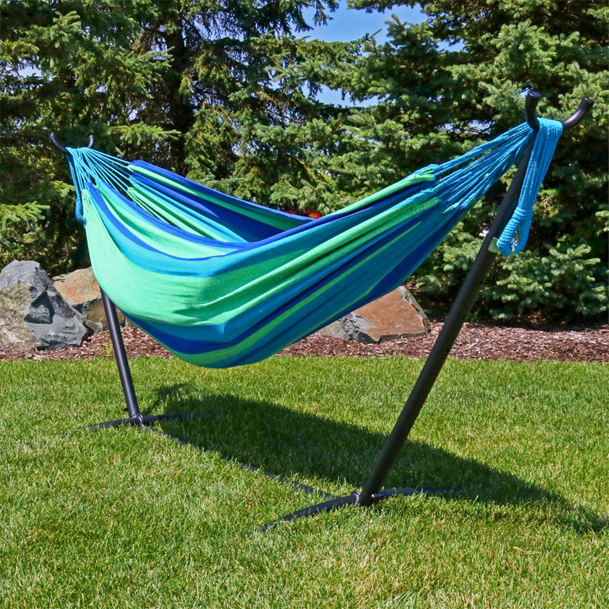 Sunnydaze Decor hammock with stand-ready design fits trees, poles, or stands