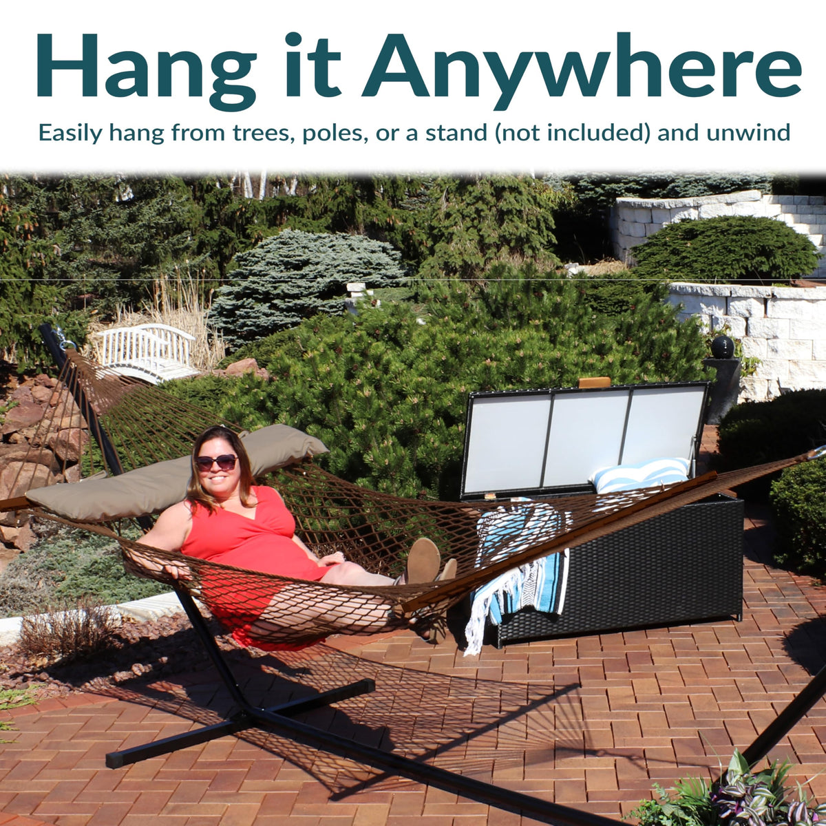 Sunnydaze Decor two-person hammock with spreader bars for easy lounging.