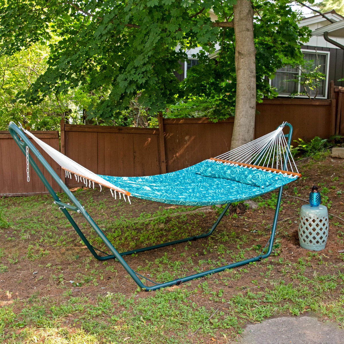 Sunnydaze hammock with wood spreader bars for a flat, easy entry.