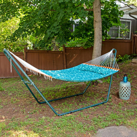 Sunnydaze hammock with wood spreader bars for a flat, easy entry.