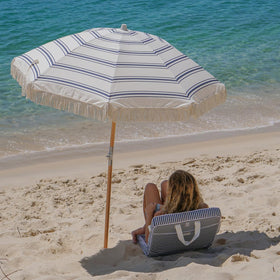 SunnyLiFE beach chair side view, showcasing sturdy steel frame and one-hand transport.