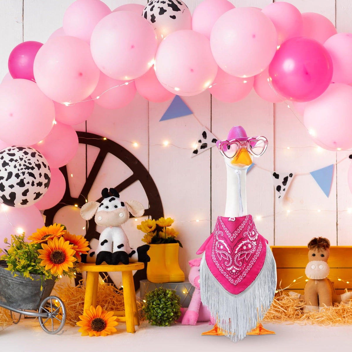 Sunnymove rose red color makes the goose stand out as a festive accent.
