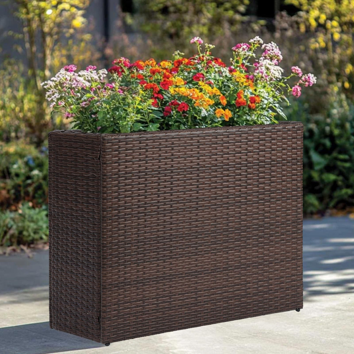 SUNNYPARK planter features a removable liner for soil management.