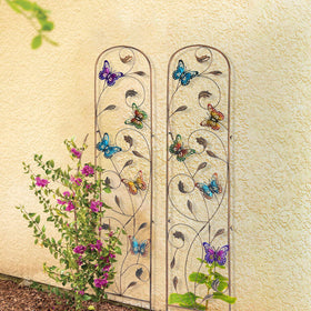 SUNNYPARK decorative trellis creates a striking backdrop for plants and garden spaces.