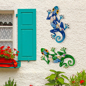 SUNREEK gecko metal wall art 17-inch size creates bold outdoor statement