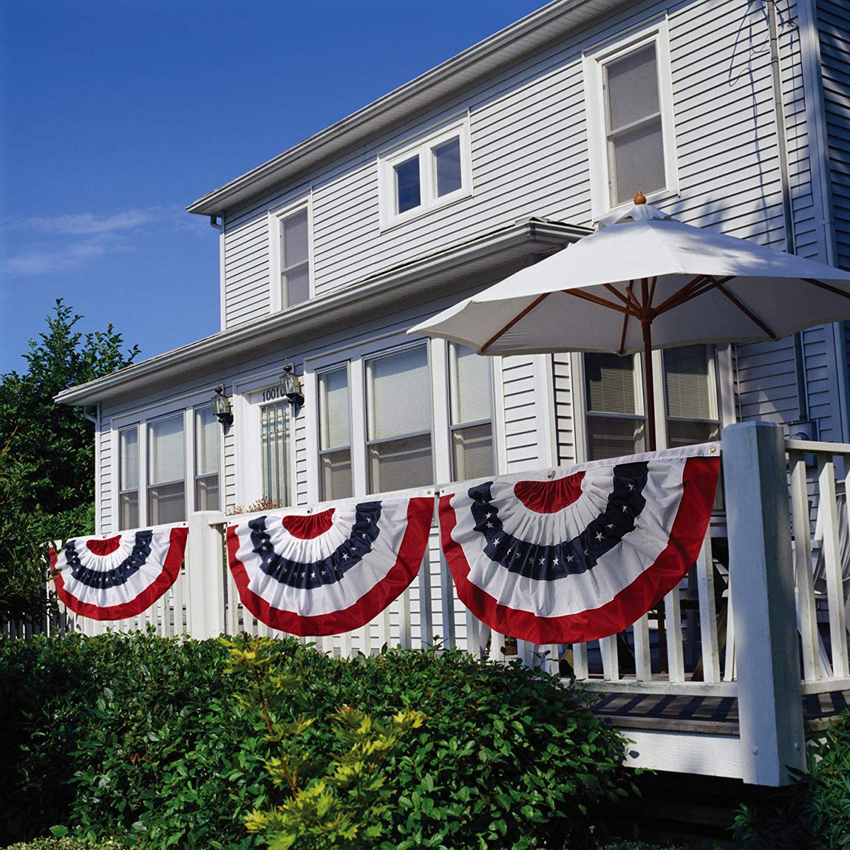 SUNYAO wind-resistant bunting stays in place during breezy summer evenings.