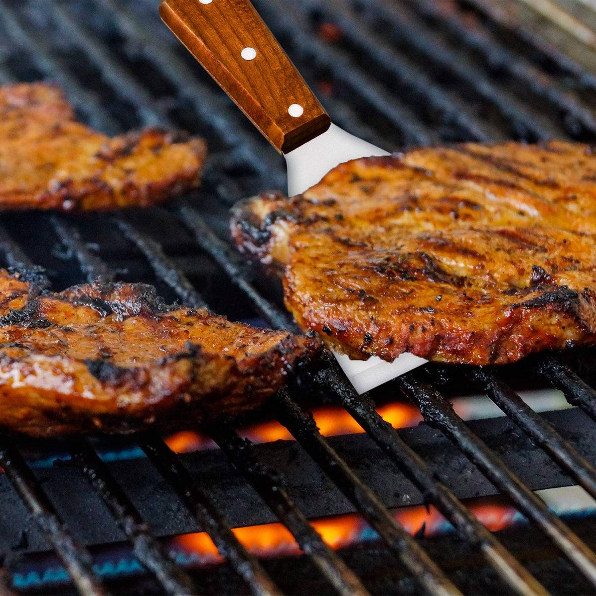 Super Z Outlet grill scraper with wooden handle for comfortable grip