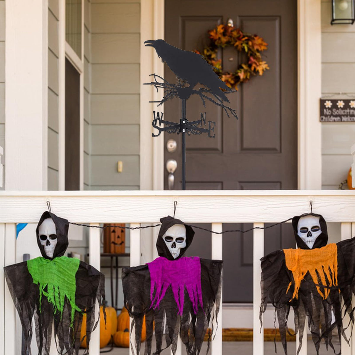 SUPERDANT crow weathervane captures breeze movement for dynamic outdoor decoration.