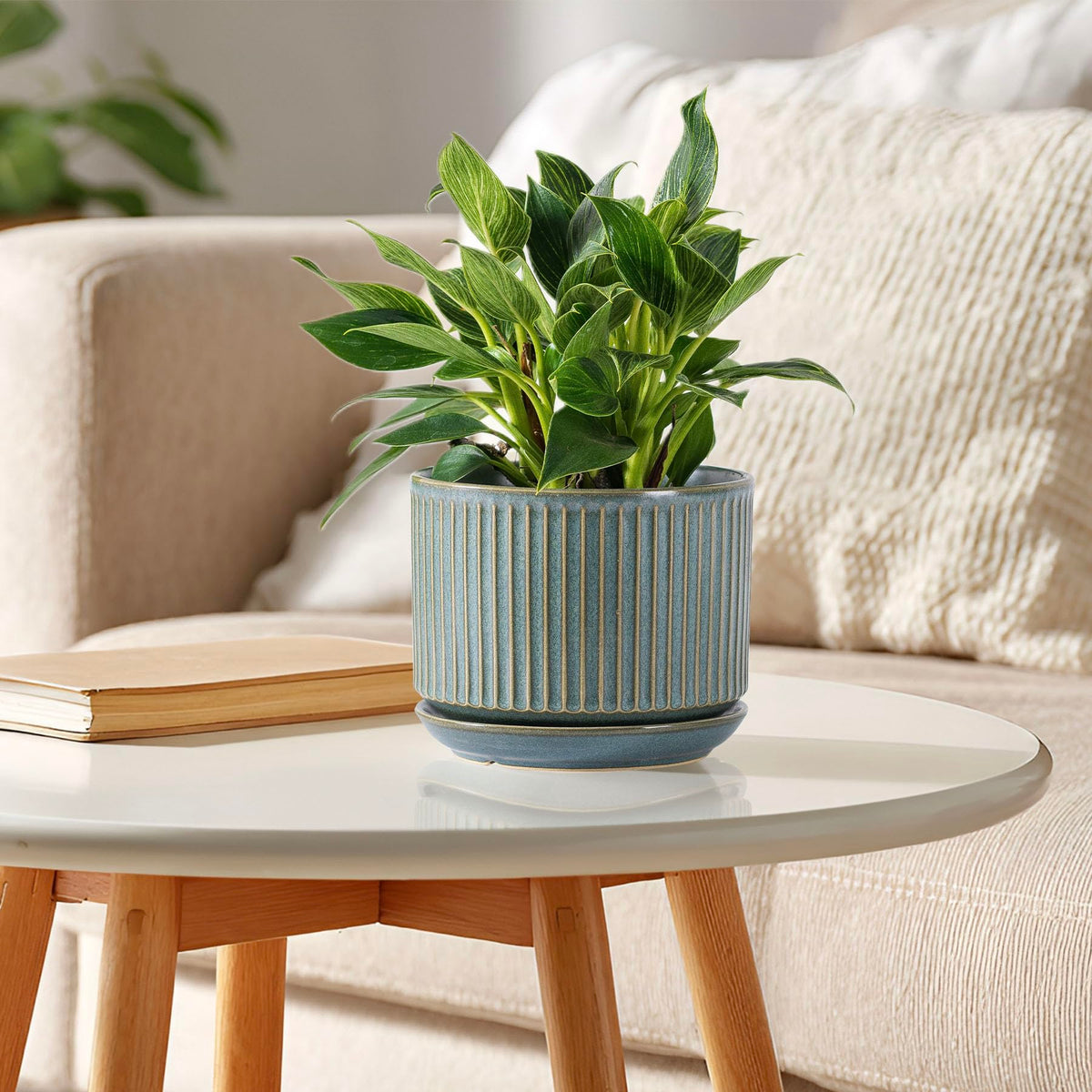 Three-piece SURE YUESI set doubles as decorative vases for flowers
