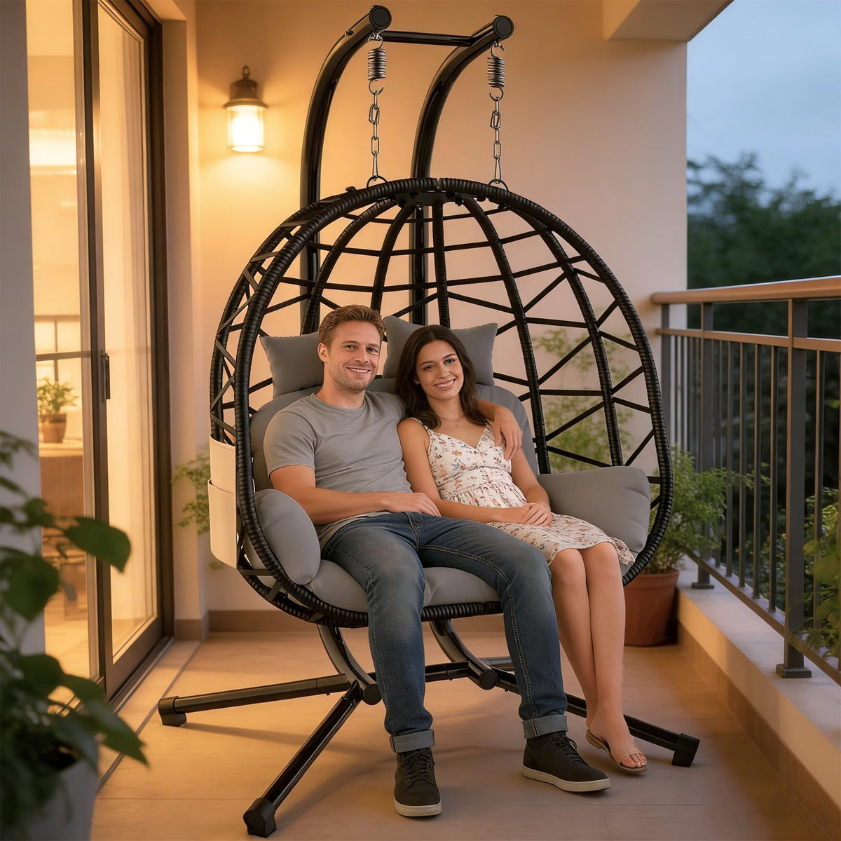 Suteck portable storage bag attached to chair side