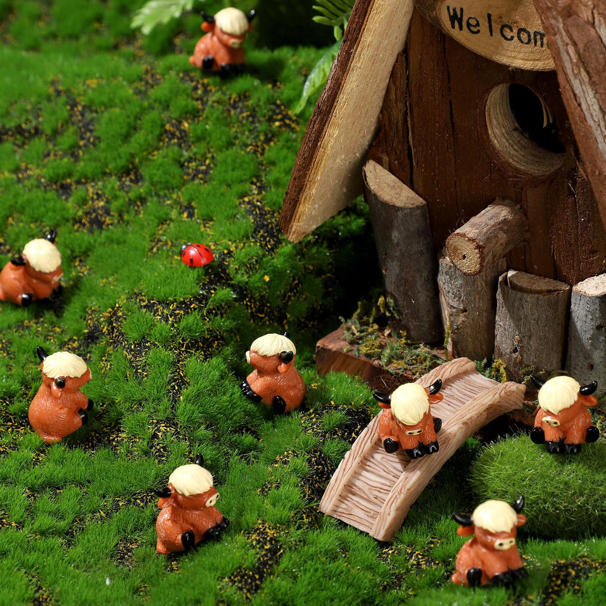 Suzile waterproof resin Highland cow figurines ideal for outdoor and indoor display