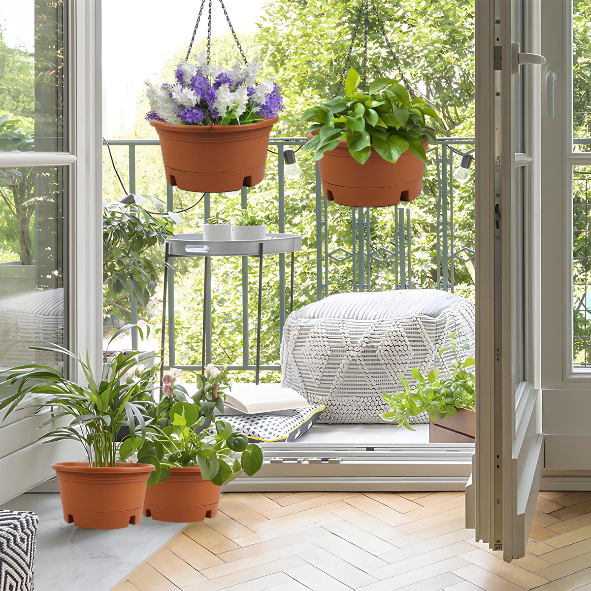 Svxtoby durable plastic construction withstands weather for outdoor use.
