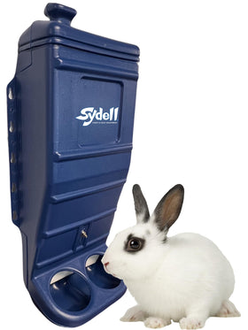 Sydell feeder mounted on fence demonstrates secure outdoor installation.
