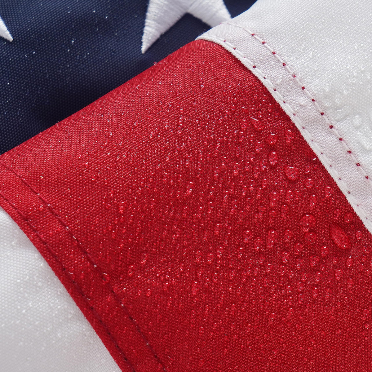 SYII fade-resistant fabric endures sun and rain for all-weather use.
