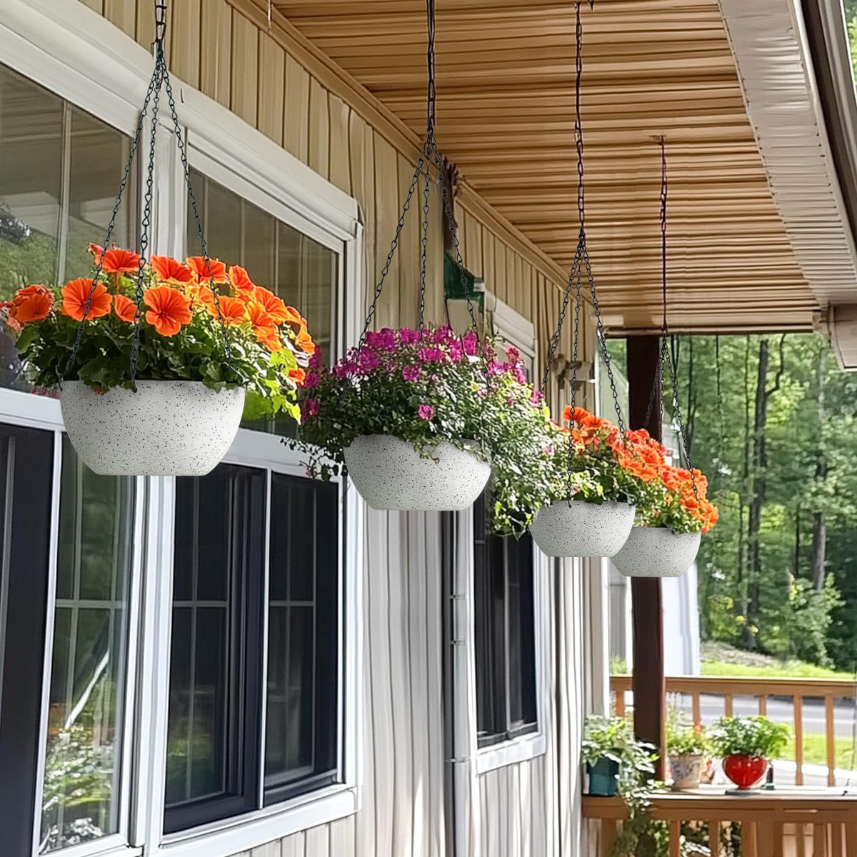 T4U hanging planter with sturdy chain, ready for quick indoor hanging.