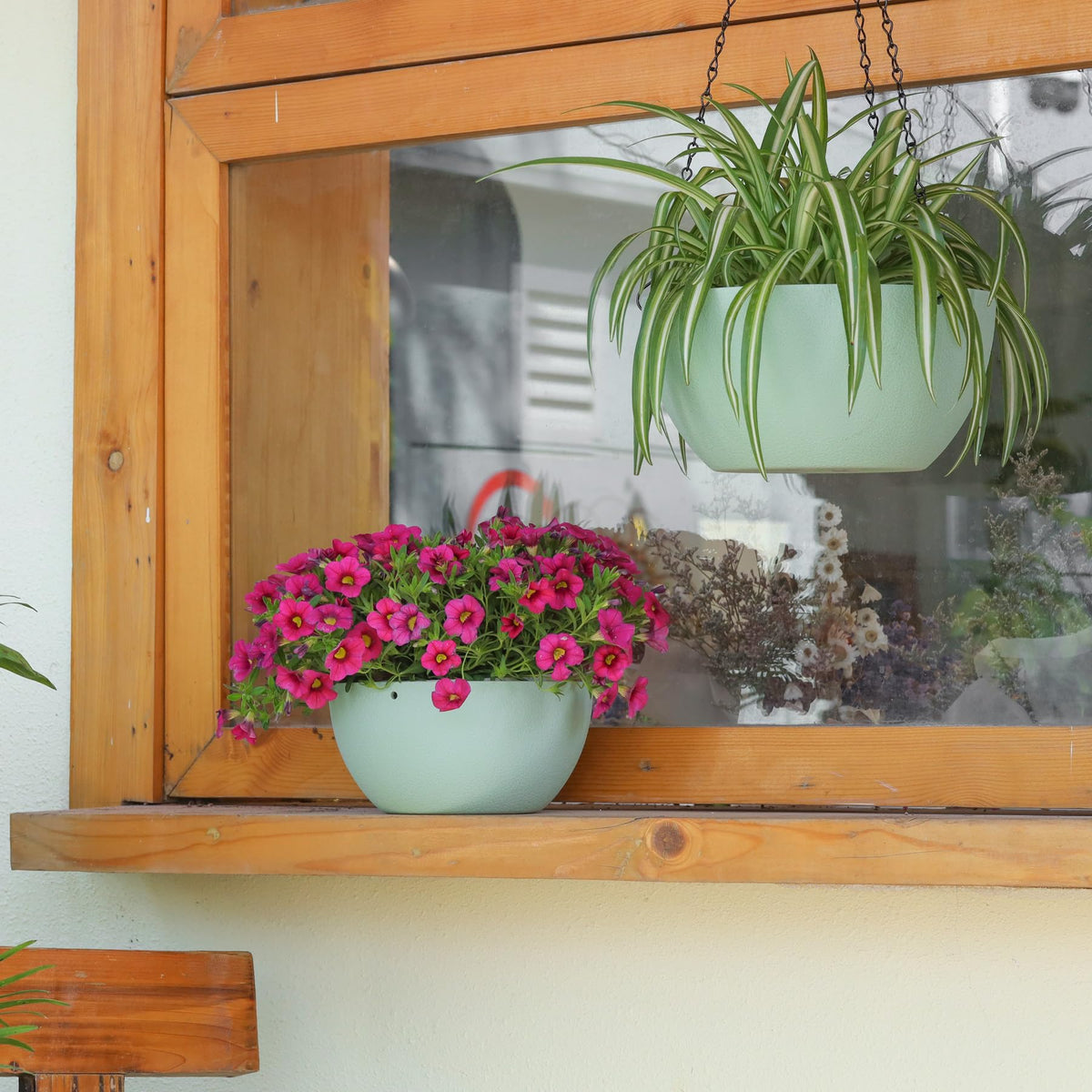 T4U lightweight yet sturdy planter ideal for easy hanging