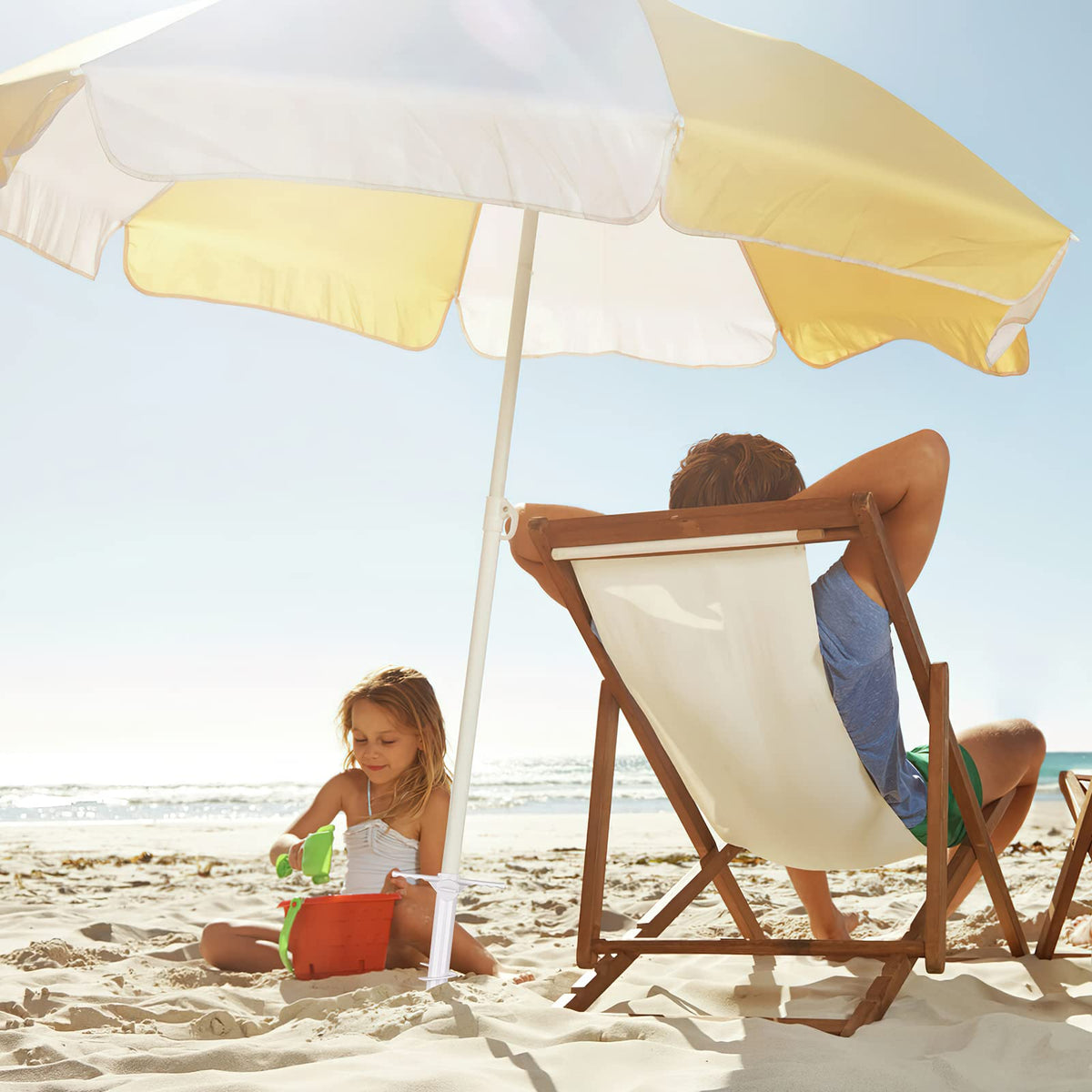 TAGVO wind-resistance base keeps your umbrella steady in breezy beach conditions.