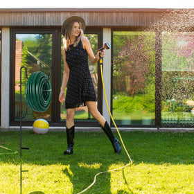 Tandefio heavy-duty garden hose rack withstands outdoor conditions neatly