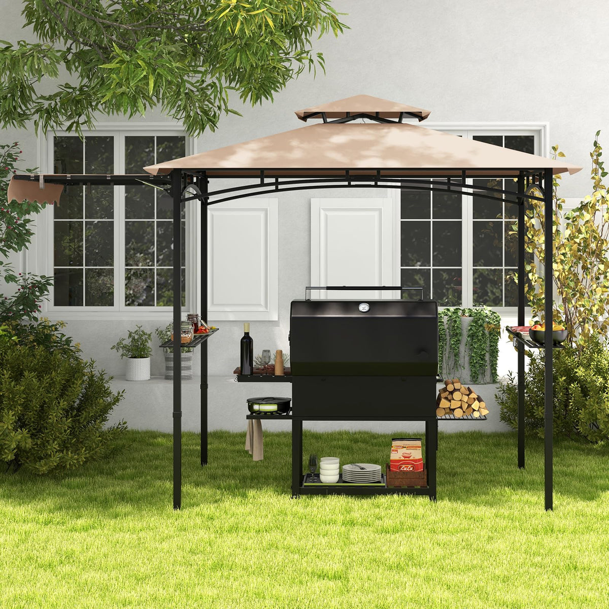 Rustproof metal frame ensures durable outdoor use