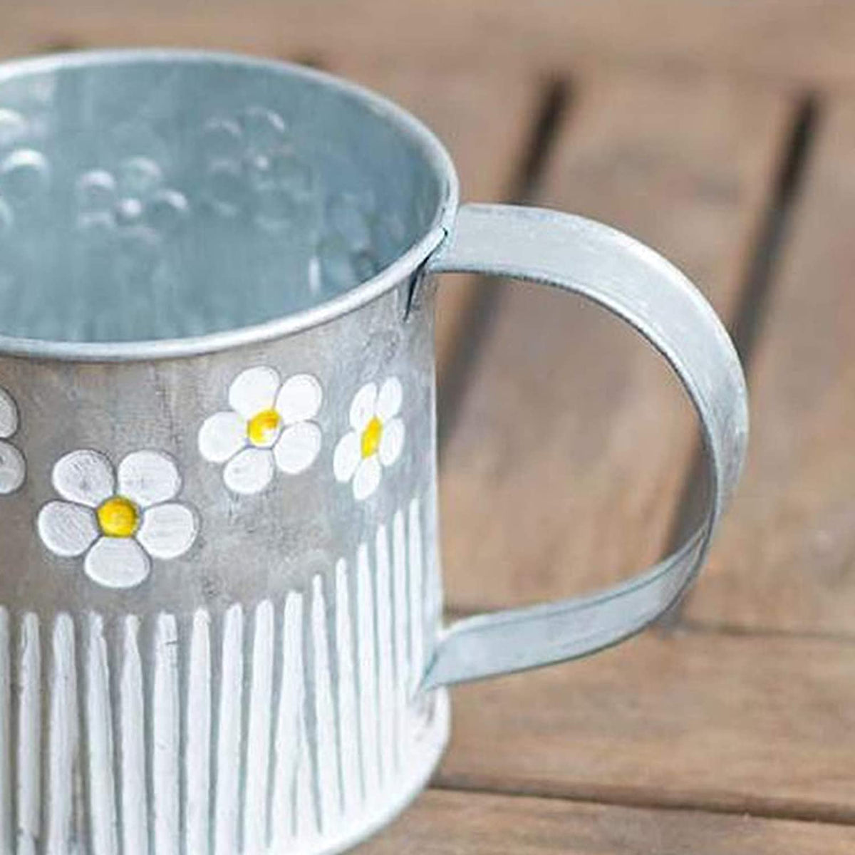 Taotenish vintage tin bucket with daisy motif for home decor