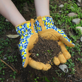 Tavaleu breathable back of gloves keeps hands cool while working in sun.