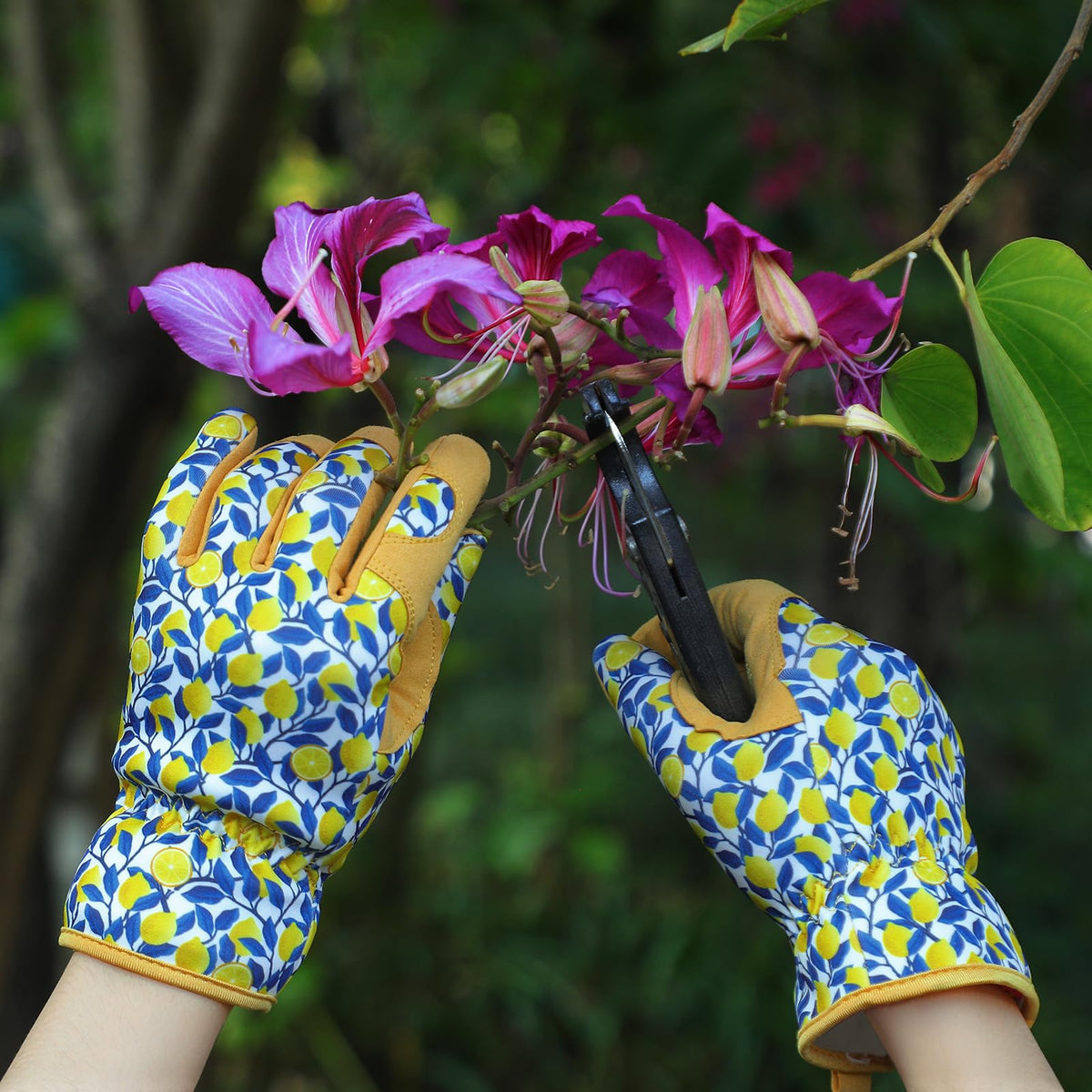 Tavaleu multi-use garden gloves suited for DIY projects and landscaping.