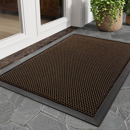 Tchdio front door mat with dirt-trapping mesh captures dirt at the threshold.