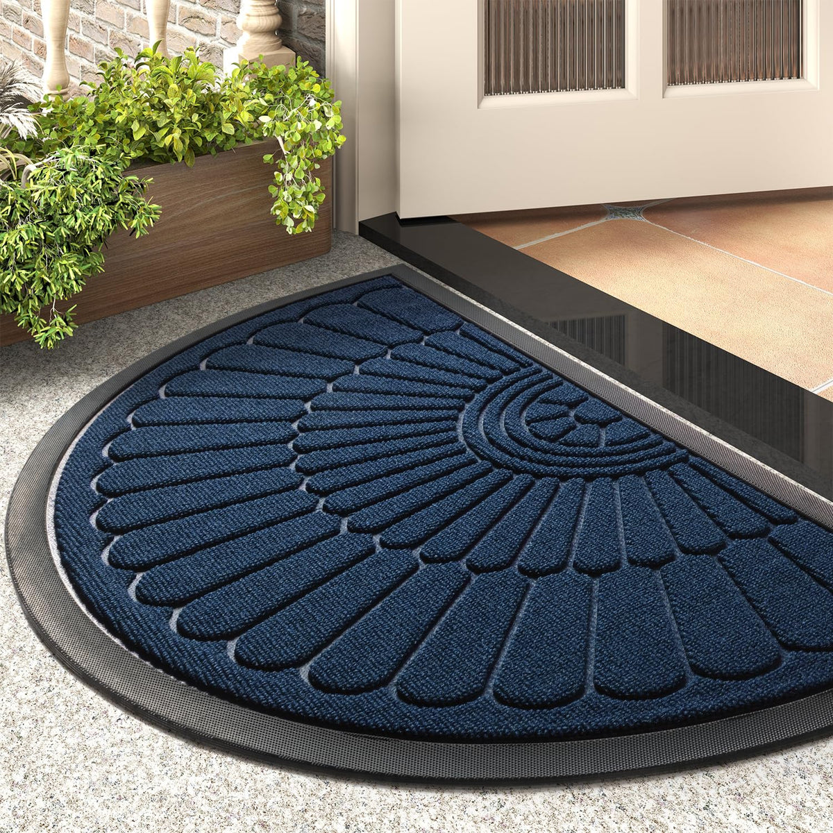 Tchdio semicircular rubber doormat in navy traps dirt and water at the entrance.