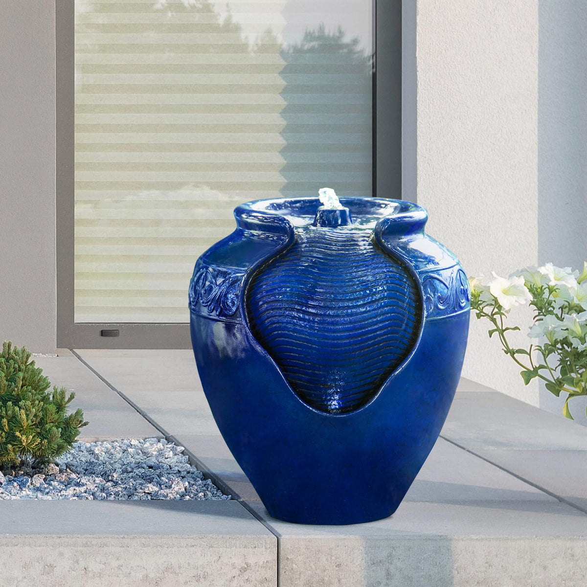Teamson Home built-in pump provides continuous water circulation without plumbing