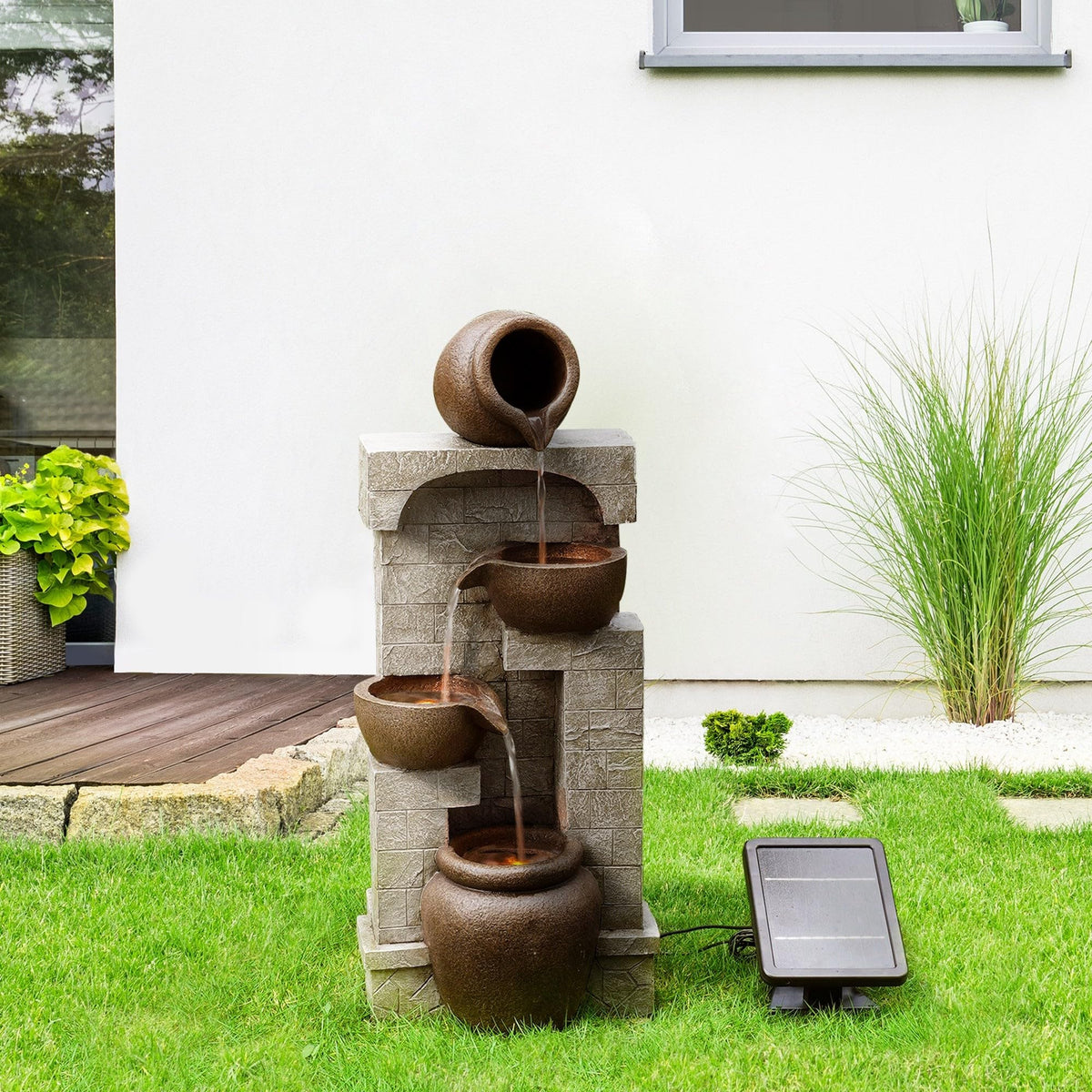 Teamson Home gentle glow helps create a relaxing garden ambience after sunset.