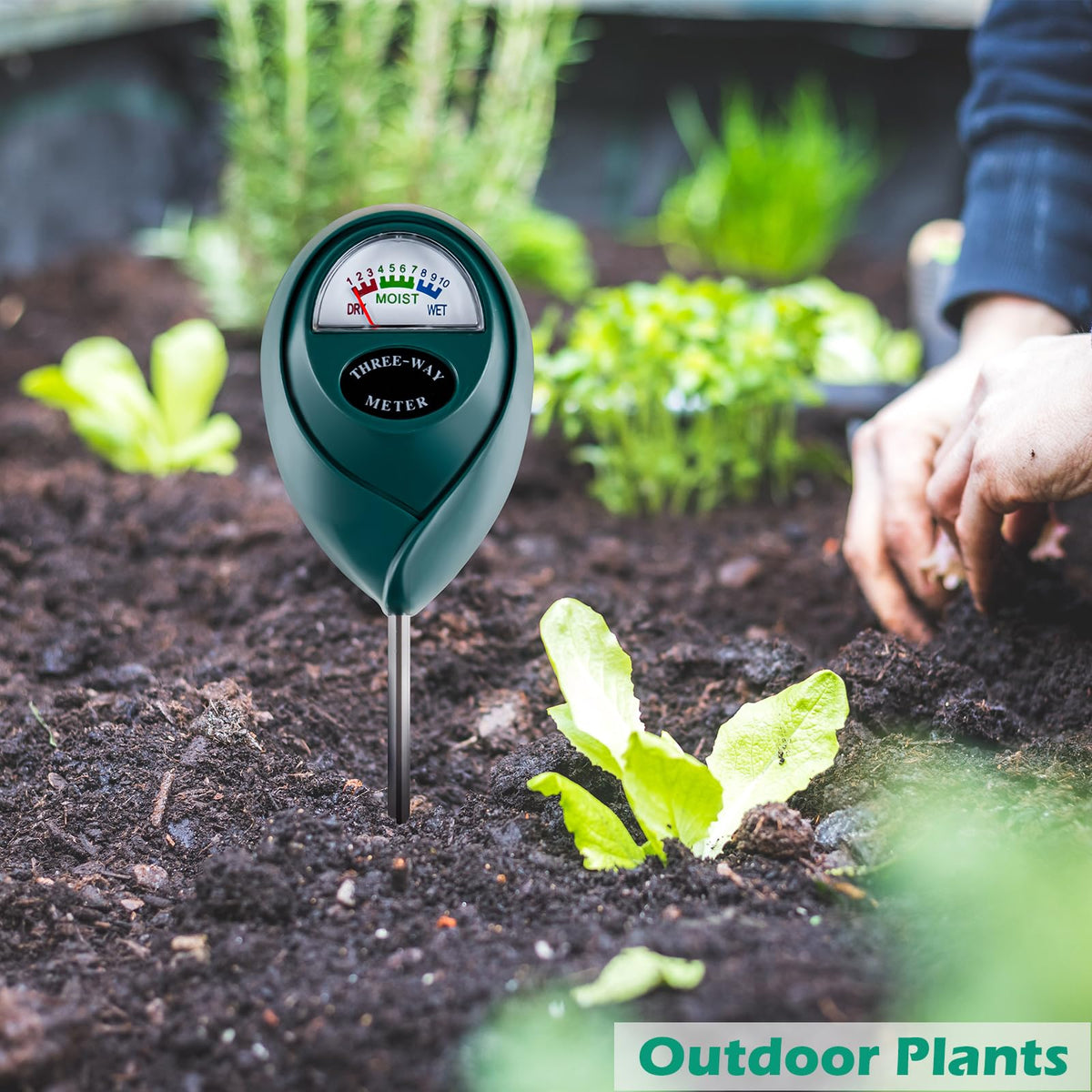 Tennedriv Green easy-to-use probe inserts into soil for fast readings.