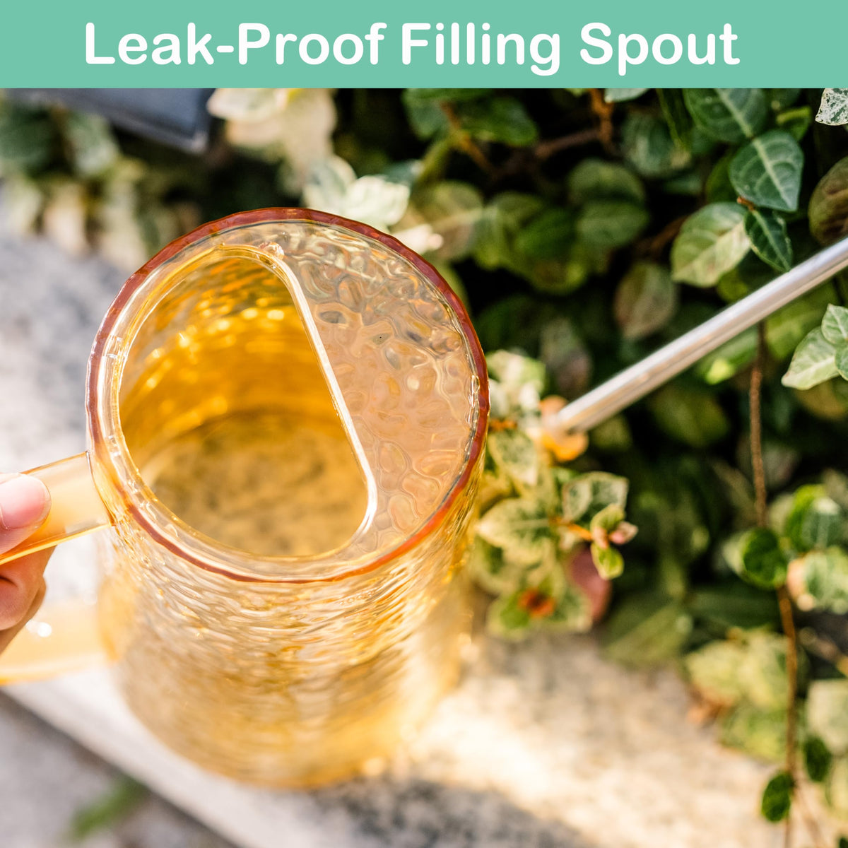 Tennedriv Green leak-proof spout minimizes splashes during watering.