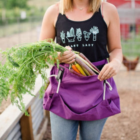 The Roo emptying pouch with water-resistant liner enables clean, dry harvest sessions.