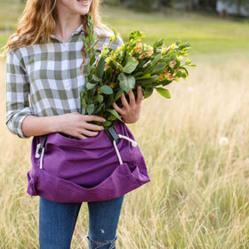 The Roo large harvesting pocket offers 21x13.5 inch capacity.