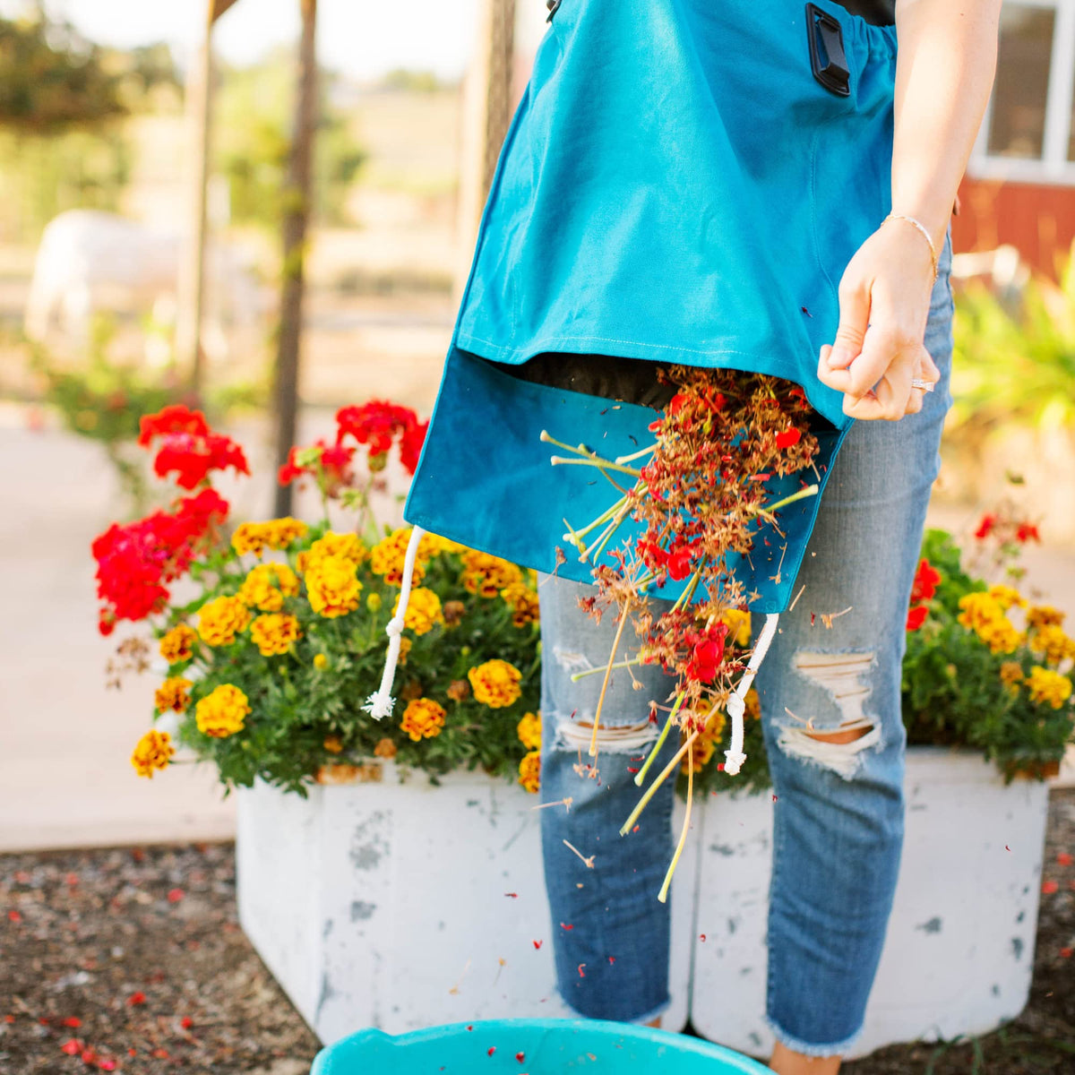 The Roo machine-washable apron is easy to clean after busy days.