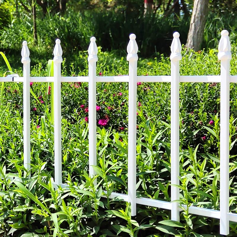 Thealyn modern garden fence design detail adds contemporary flair.