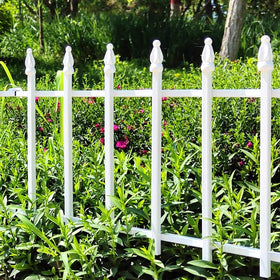 Thealyn modern garden fence design detail adds contemporary flair.
