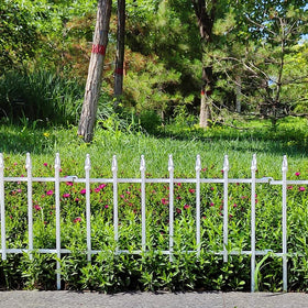 Thealyn small animal barrier fence helps create gentle pet boundaries.