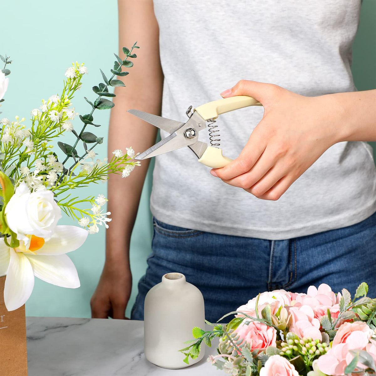 Therwen stainless steel blades stay sharp for clean cuts through stems