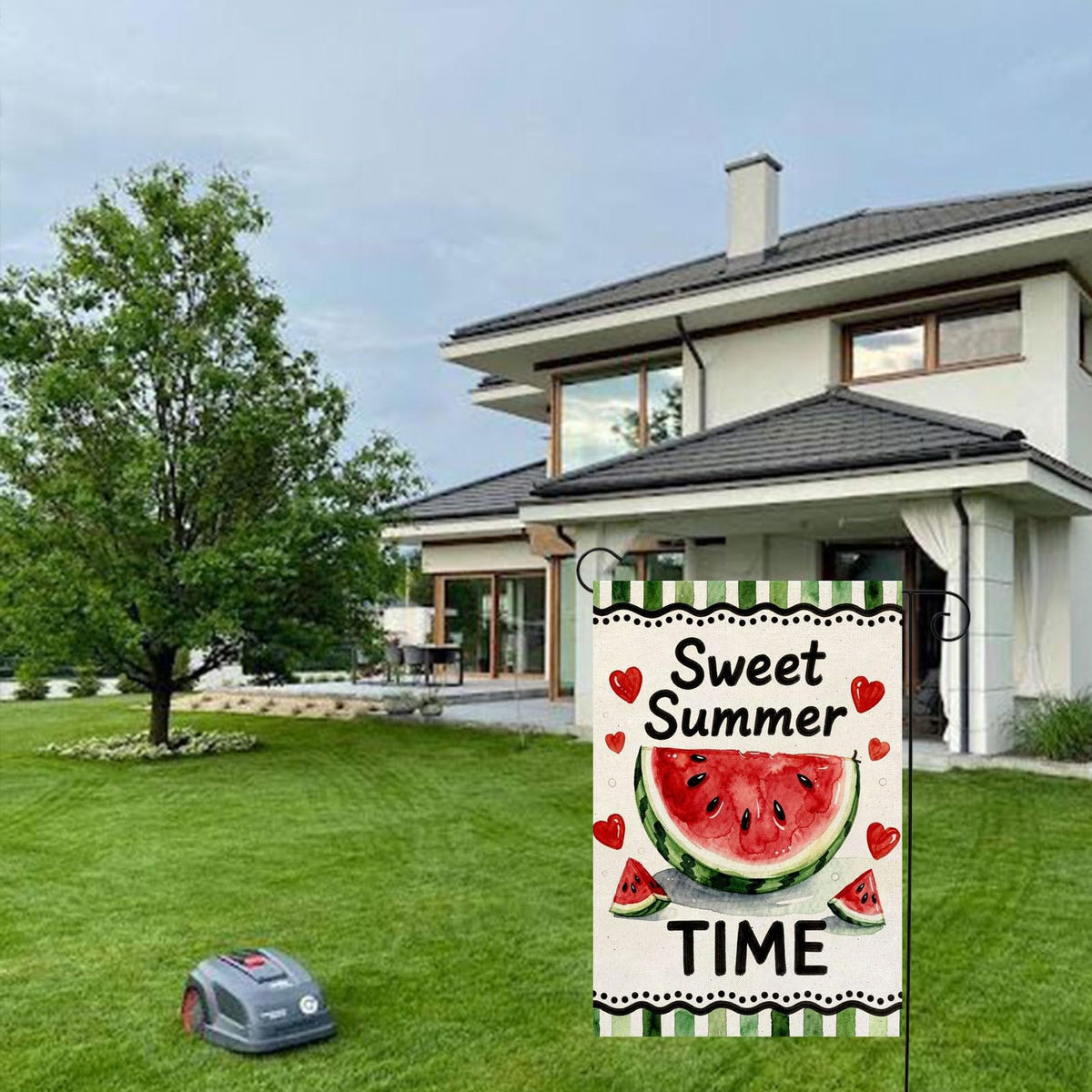 Thriano double-sided flag detail, shows quality stitching