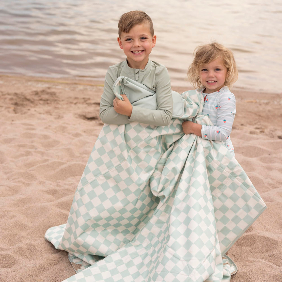 Tiny Twinkle blanket folded into its compact pouch for easy trunk storage