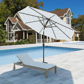 Tobeos heavy-duty iron pole and eight ribs ensure stability.