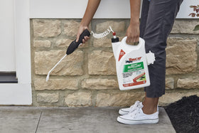 Tomcat Comfort Wand applicator enables easy, targeted spray.
