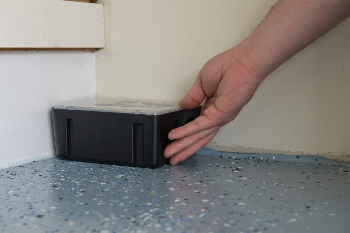 Weather-resistant Tomcat station suitable for indoor and outdoor use