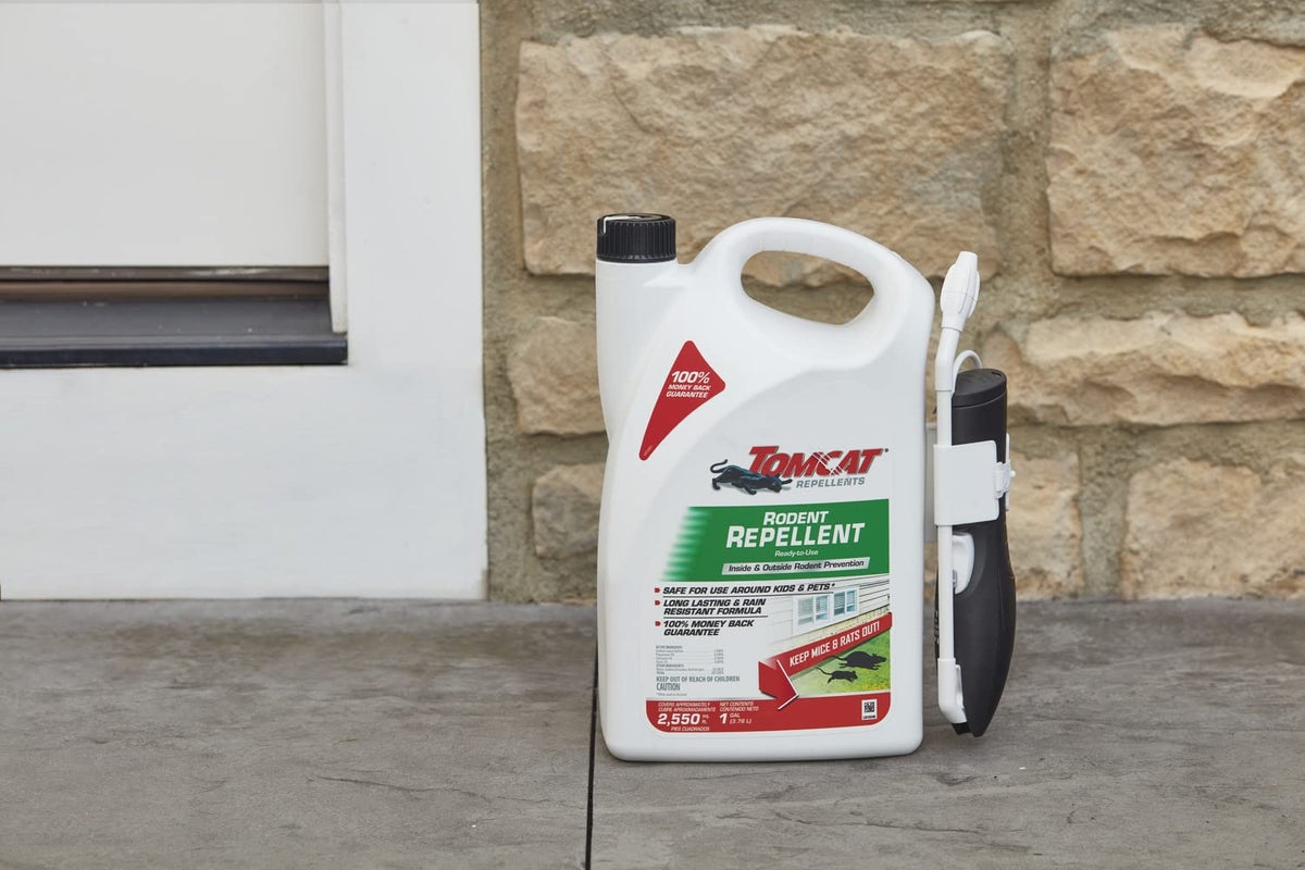 Tomcat essential oil blend with cinnamon, garlic and peppermint deters rodents.