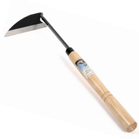 Tomerry Nejiri Kama sharp edge enables precise ground-level weed cutting.