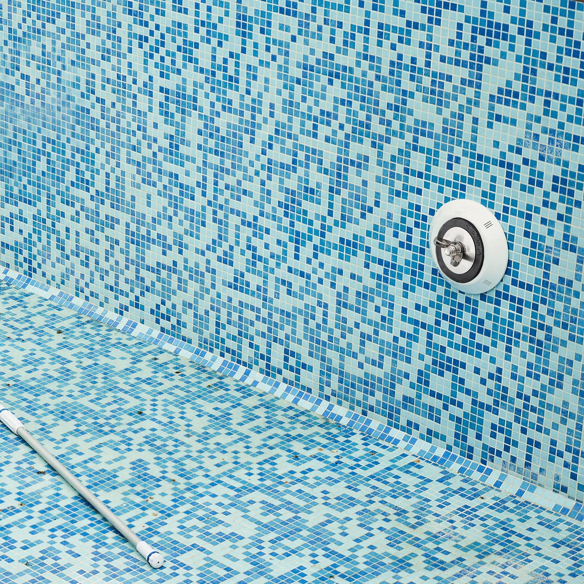Tondiamo threaded-backwater plug highlights durable rubber design.