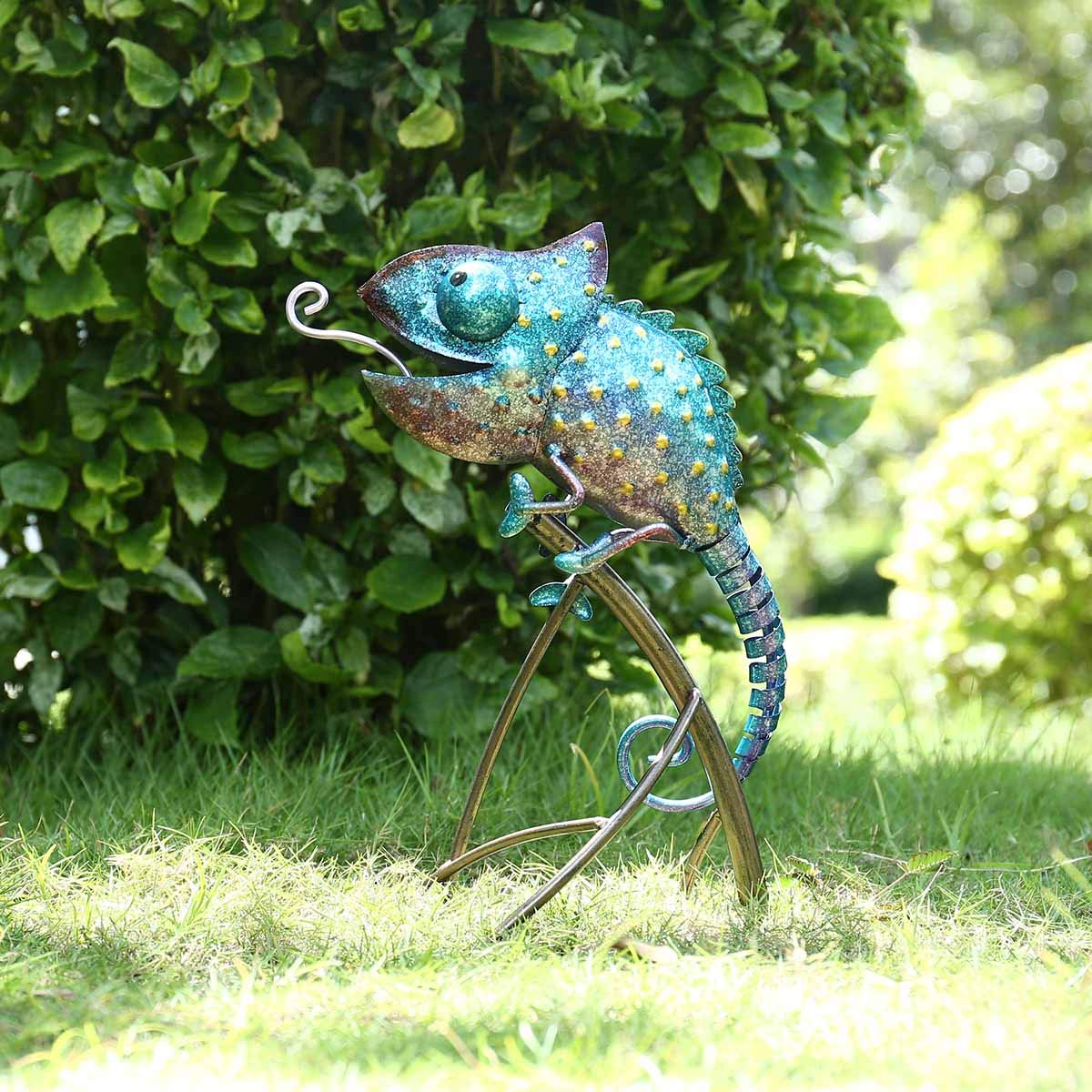 Tooarts chameleon figurine close-up detail highlights lifelike texture and color