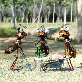 Tooarts durable iron ant sculpture for sturdy indoor or outdoor use.